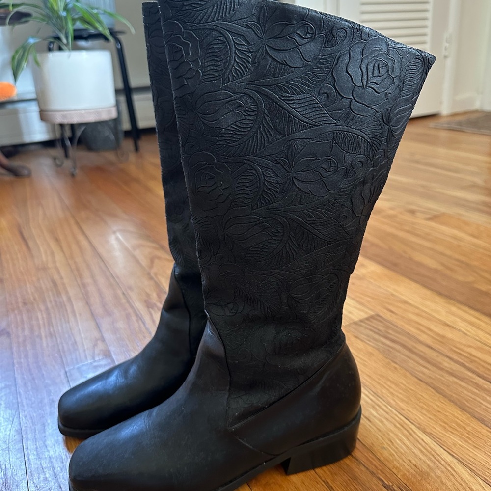 Embroidered Black Mid-Calf Heeled Boots
